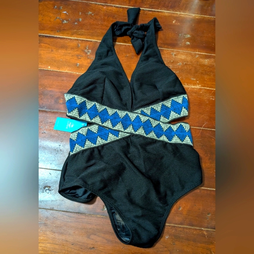 CUPSHE women's Deep V neck halterome piece bathing suit size M